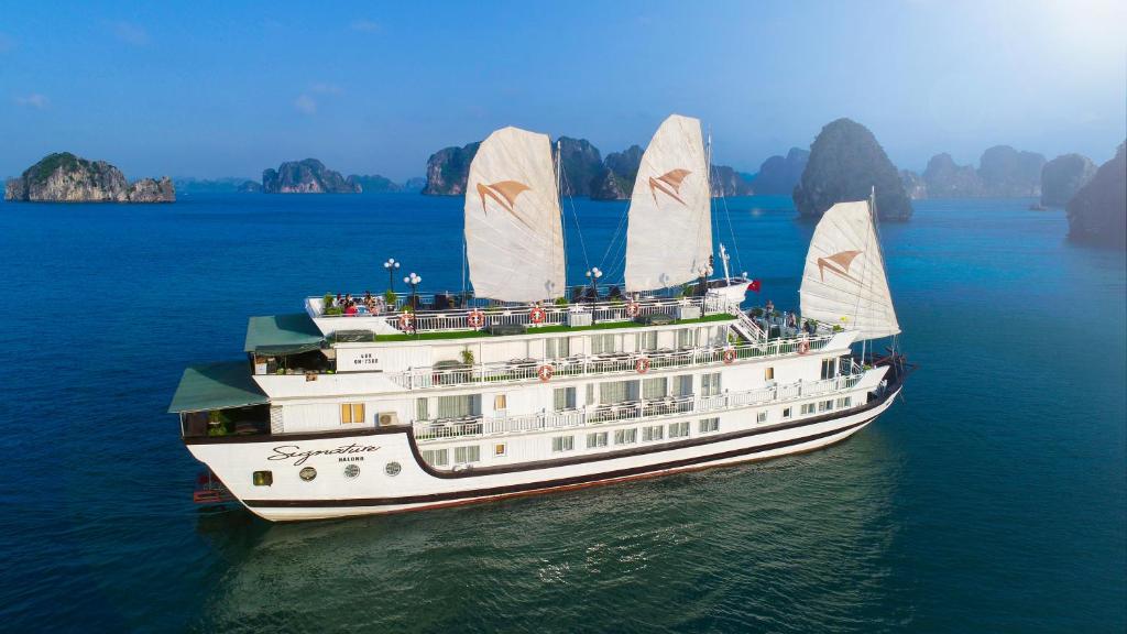 Signature Halong Cruise